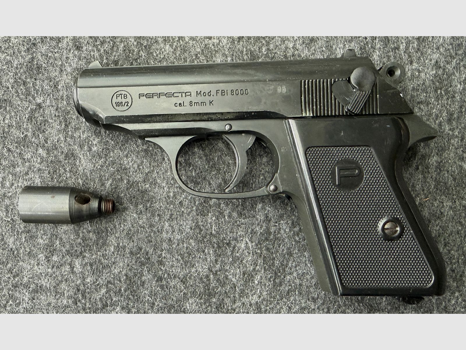 Pistolet alarmowy Perfecta model FBI 8000 kal. 8mm K z komorą startową PTB 196/2