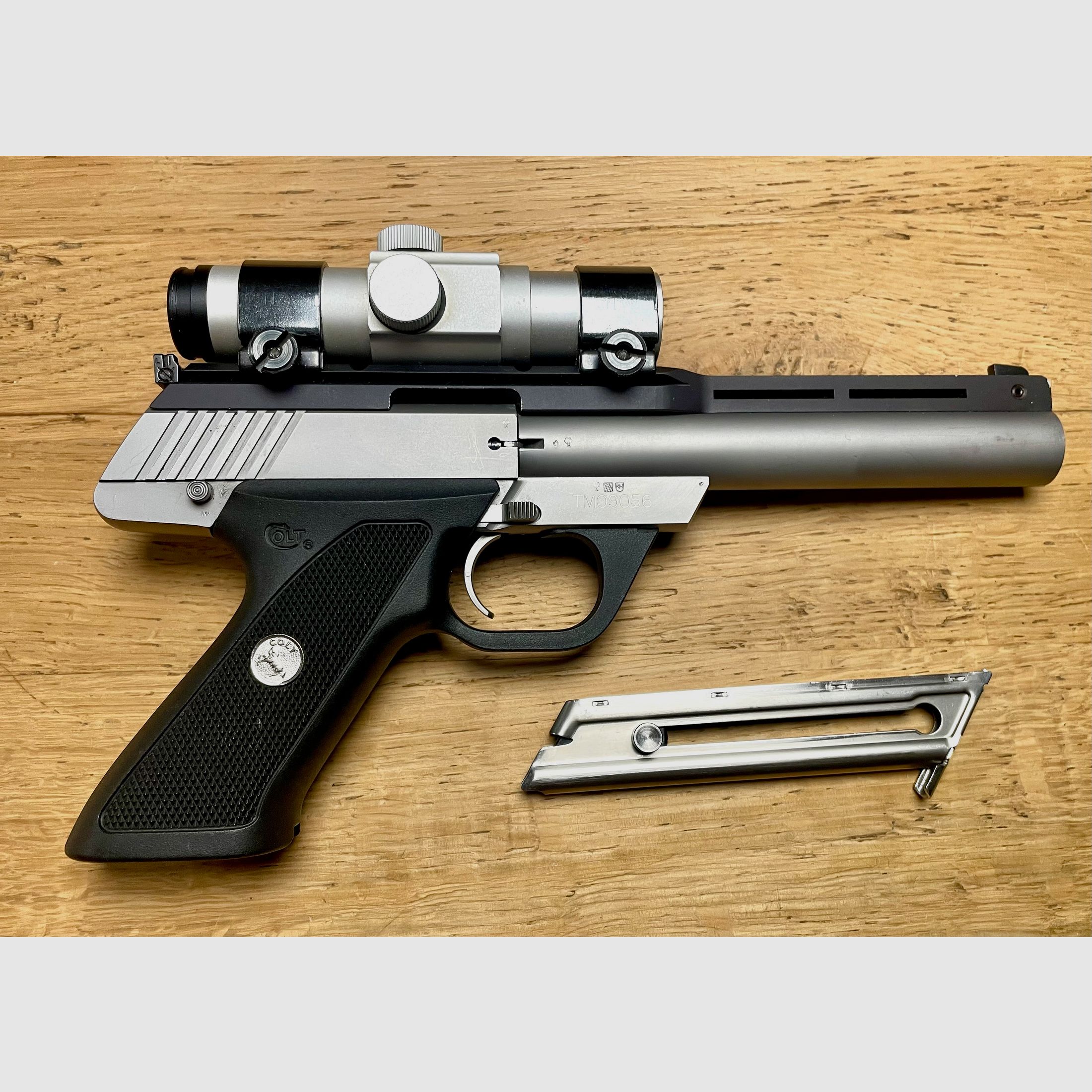 Colt Target pistol model .22lr bull barrel with Red Dot Ultra Dot Dist