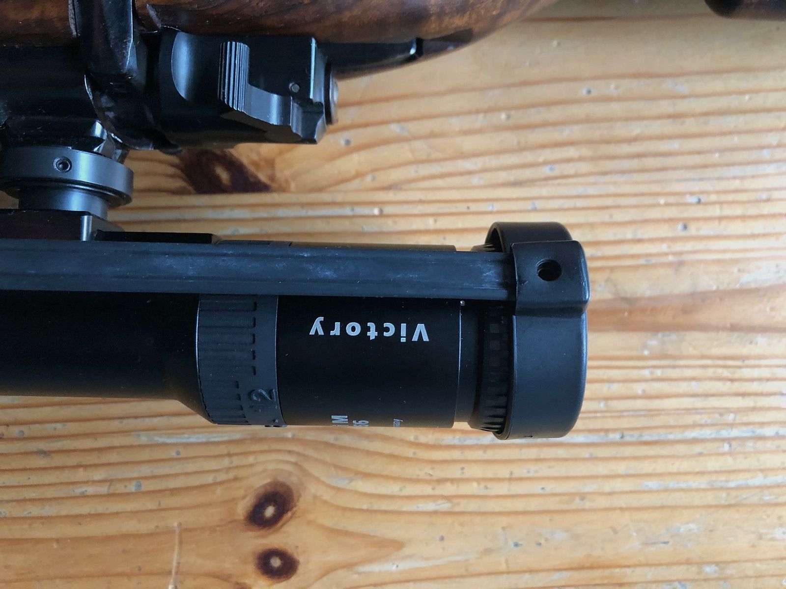 Karabin powtarzalny Mauser System K98 kaliber 9,3 x 62 z Zeiss Diavari M 3-12x56 z red dot sight