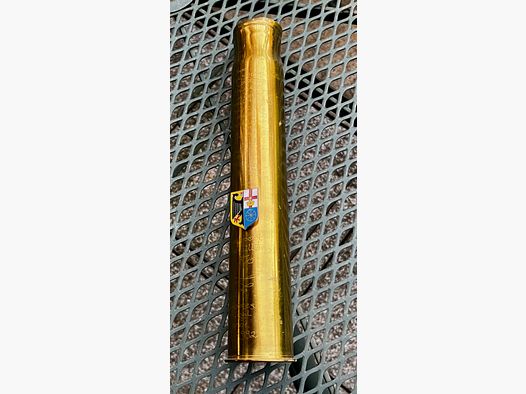 Douille en laiton comme vase ou support