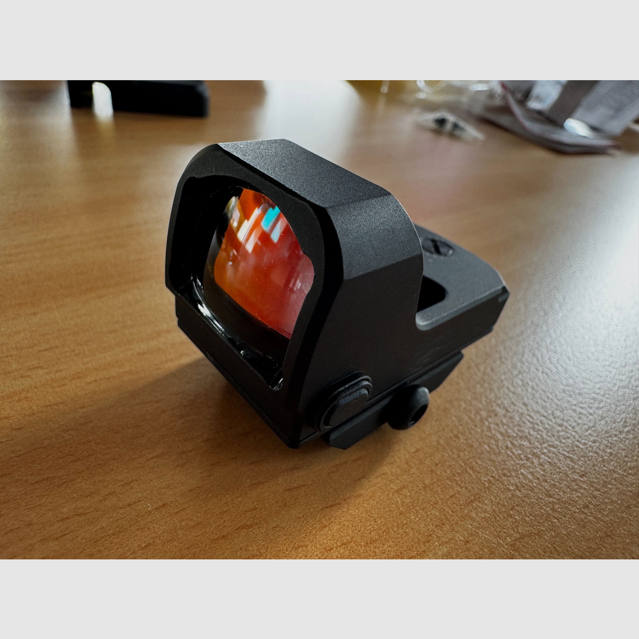 UTG Red Dot OP3 Micro SL (4 MOA) mit Picatinny-Montage