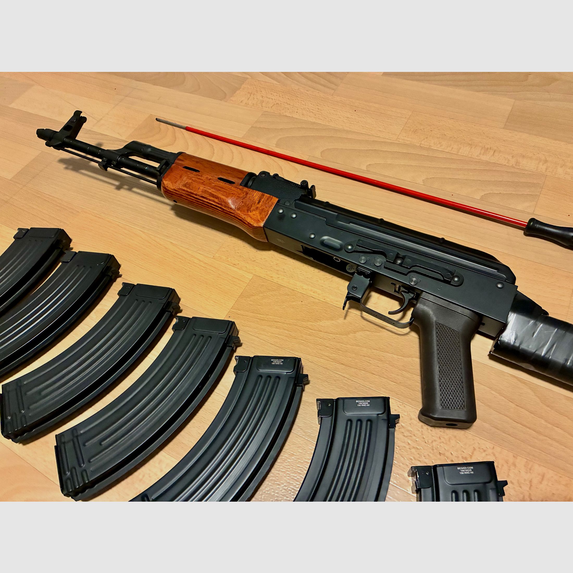 BEGADI AKM GEN-5 SPORT S-AEG Airsoft Softair + 8 Magazine / 11V Akkus, Ladegerät, BBs