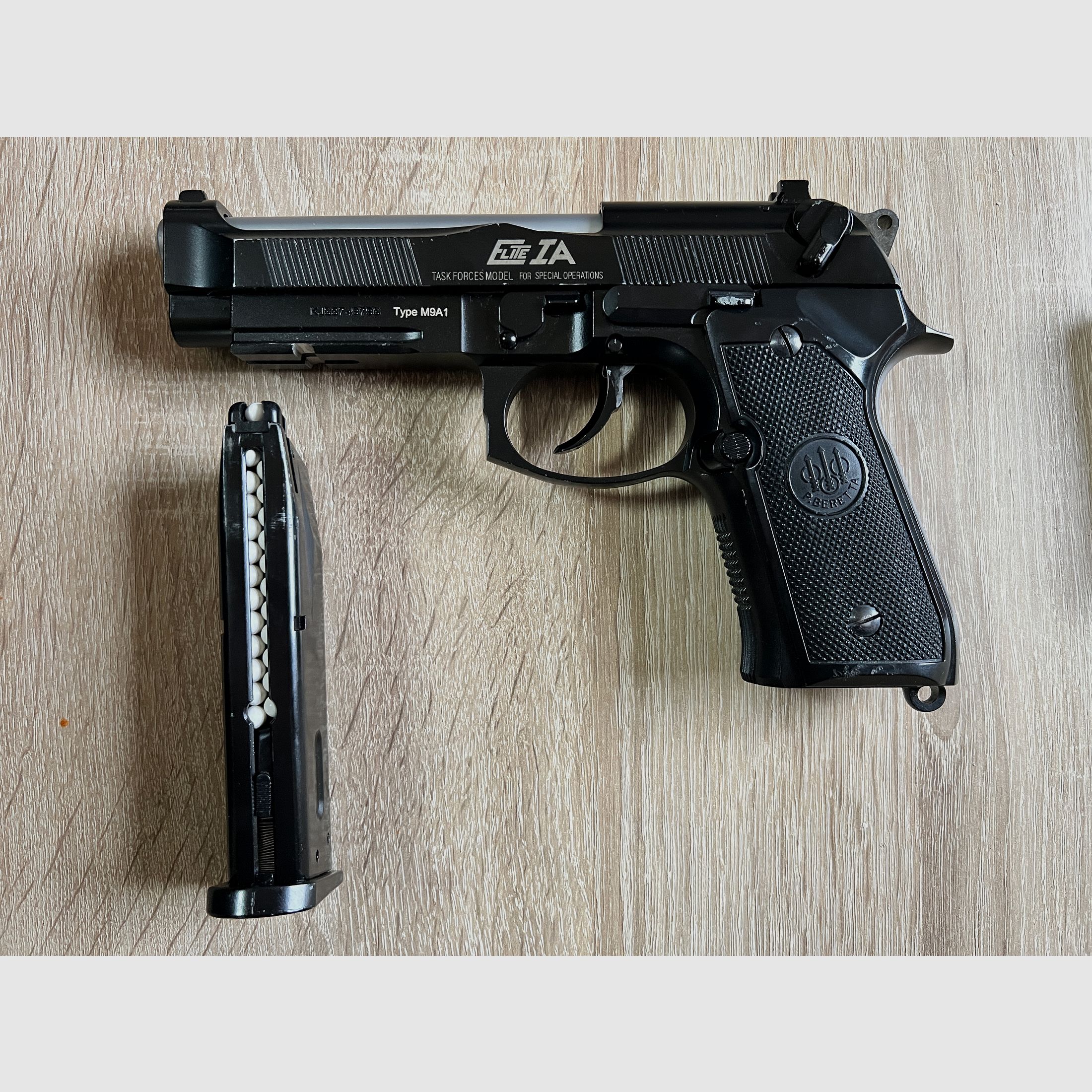 KJW Airsoft Elite IA f92 Beretta 