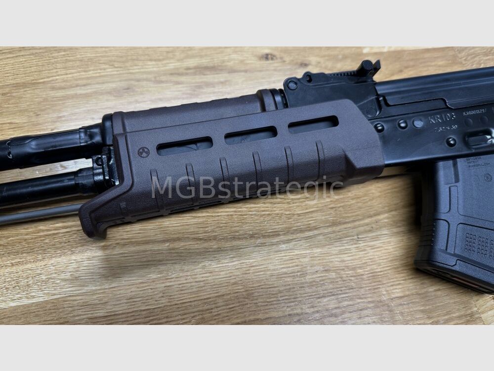 Kalashnikov USA KR103 con culata fija 7,62x39 / Magpul PLUM Sistema AK47 AKM AK74 versión civil AK103