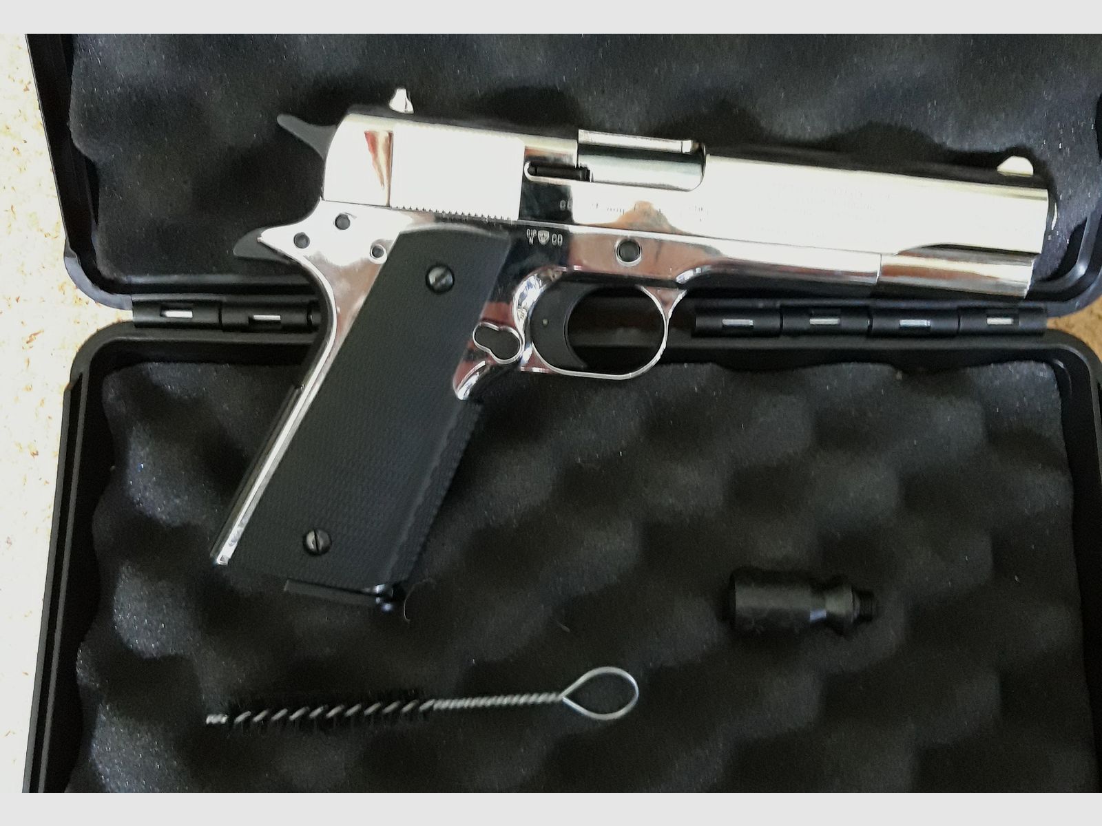 Colt Government Voll Verchromte 1911 in 9MM P.A.K 