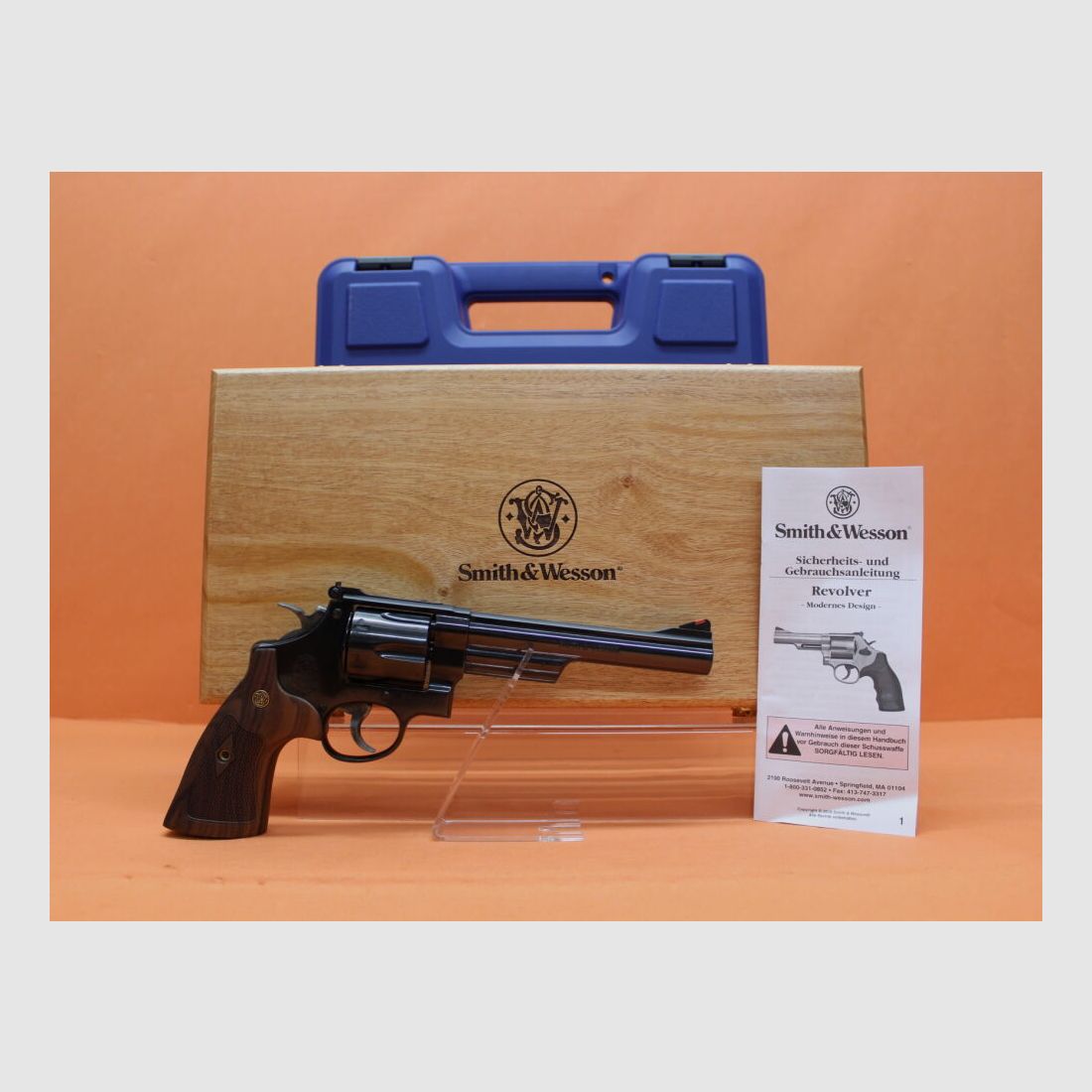Smith & Wesson/S&W Revolver .44RemMagnum Smith&Wesson/ S&W29-10 brüniert, 6,5" Lauf/ Mikrometervisier/ Holzgriffschalen