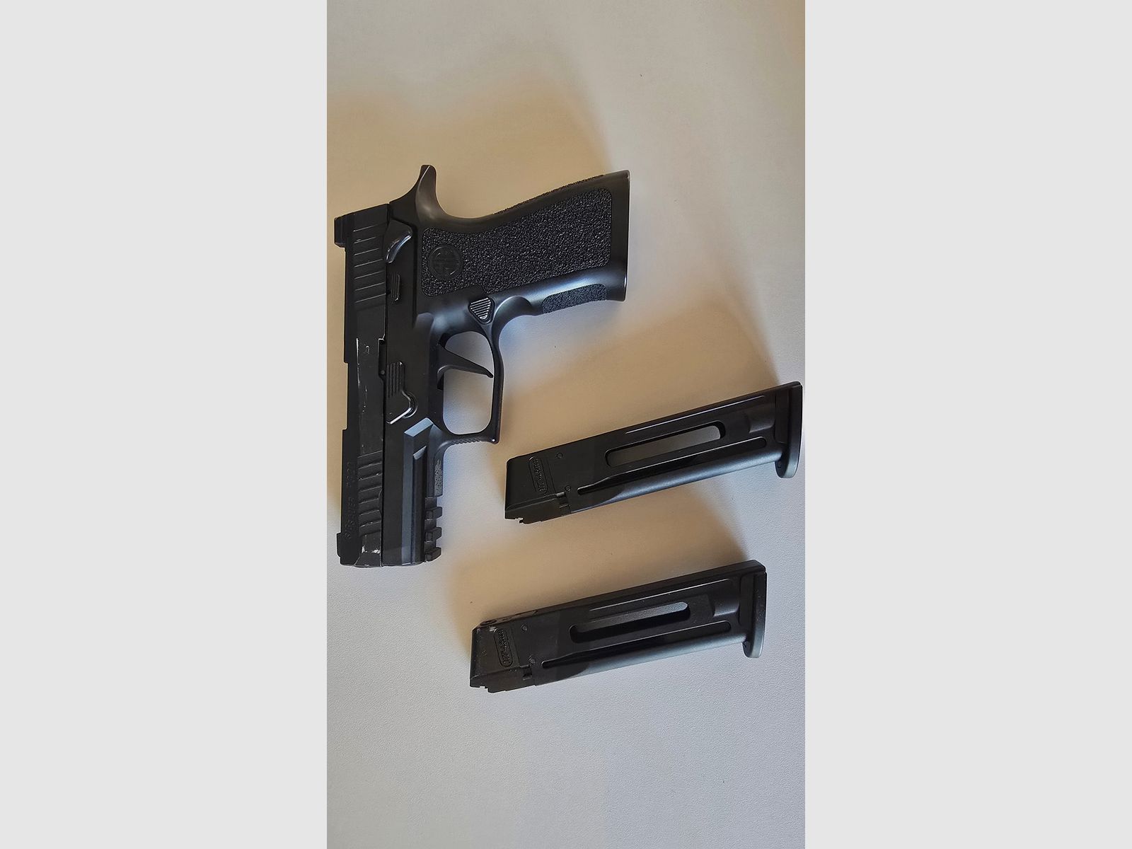 Sig Sauer zestaw - 4,5mm CO2 Sig Sauer P320 X Carry & P365 oraz akcesoria