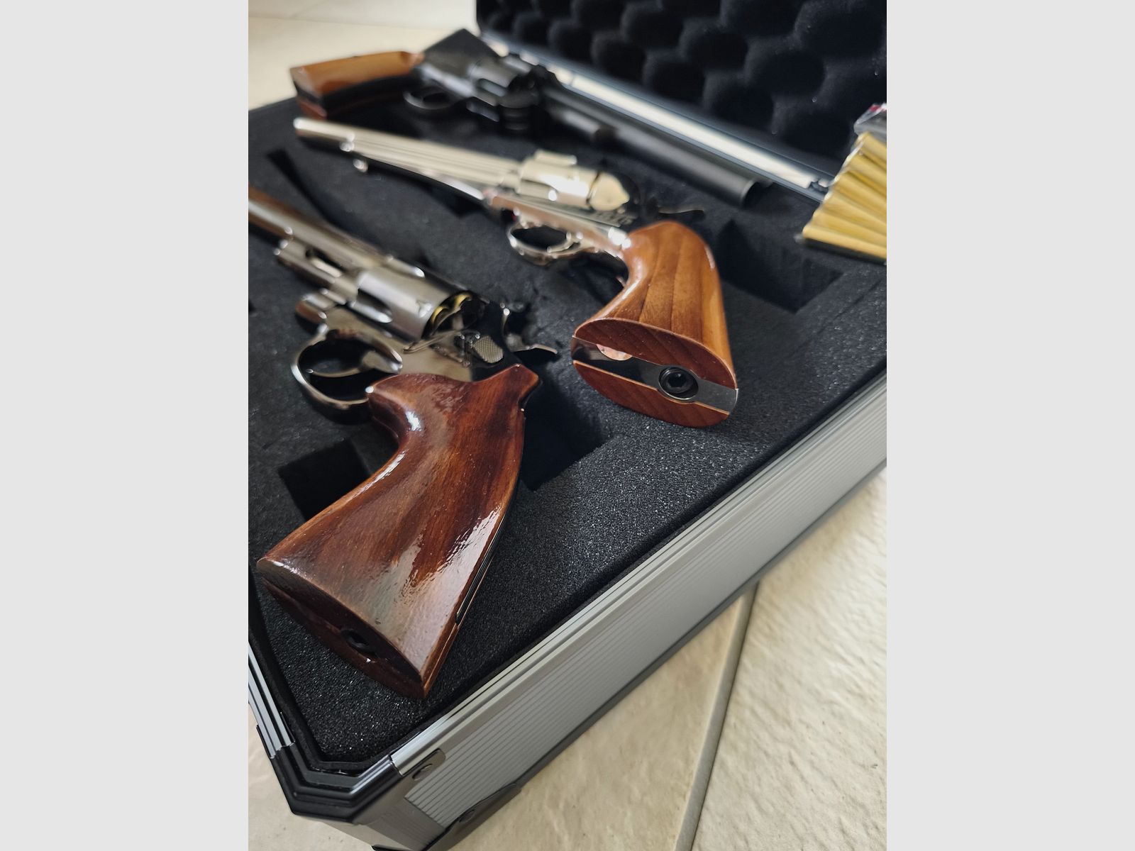 Revolver Set: Remington 1875, Schofield 1877 und M29/Metall+ Echtholz/ Neuwert über 800€