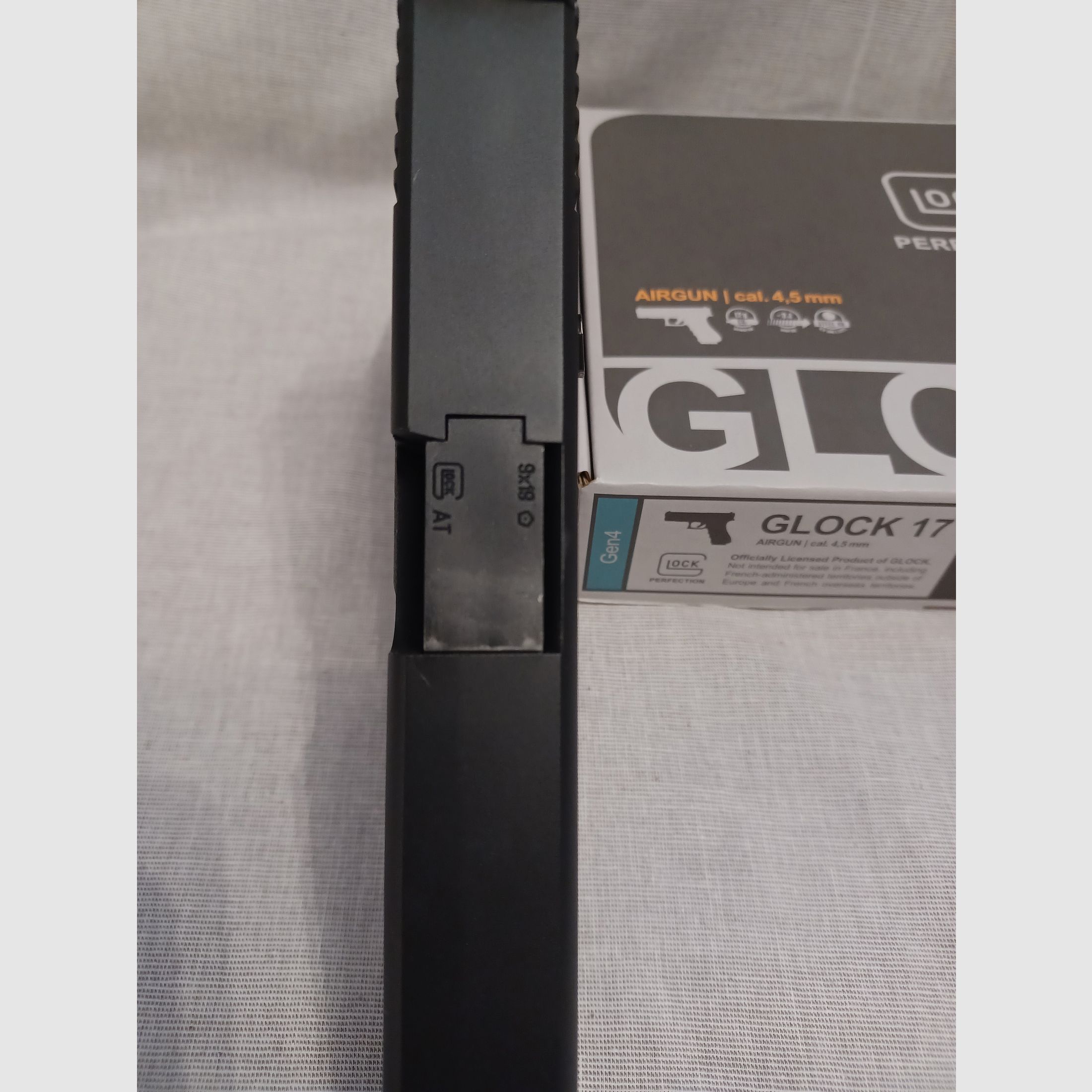 Glock 17 Gen4 / 4,5 mm BB / BlowBack / CO2 / Pistole / OVP (21)