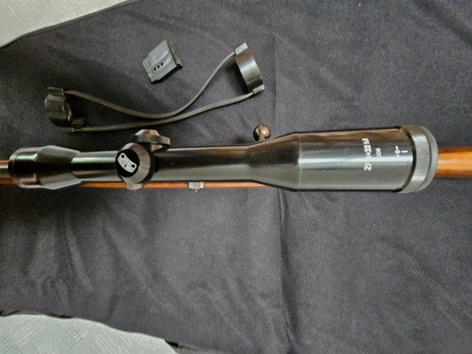 CZ 452-2E Lux Kal.22 lr z Zeiss Jena 4x32 M