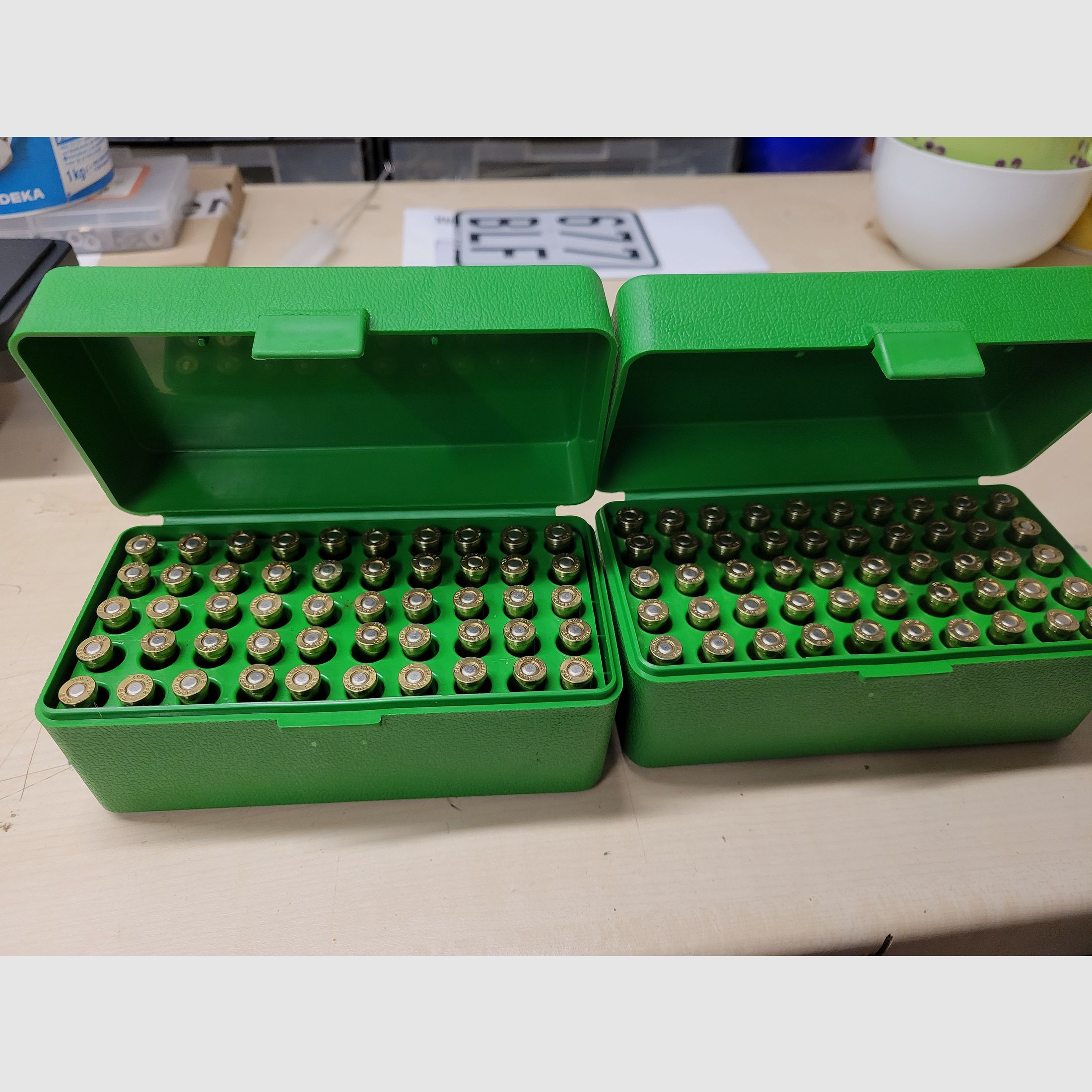 100 Hülsen, RWS, fabrikneu, mit Zündhütchen, zwei Boxen und 100 Geschosse RWS