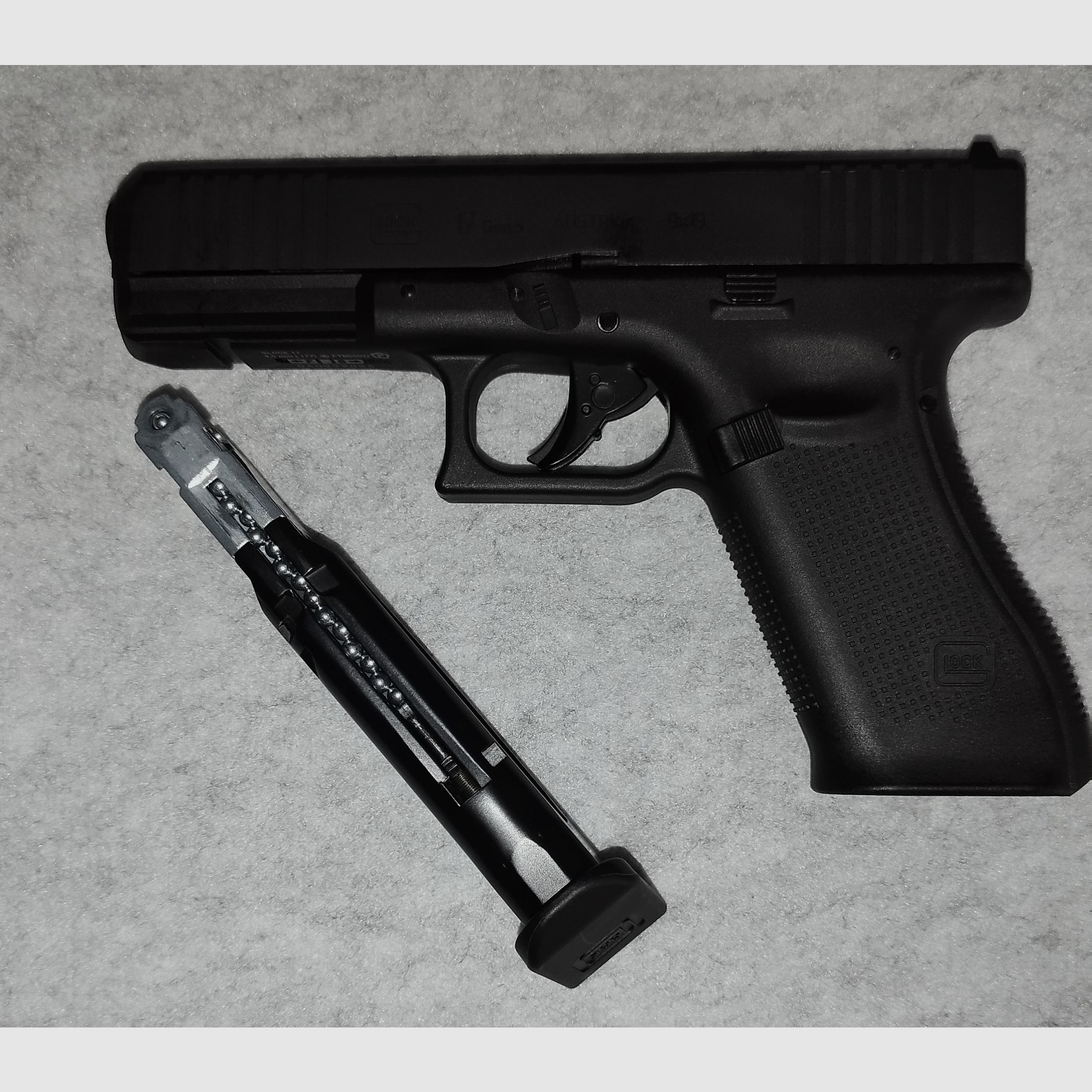 Glock 17 Gen 5 CO2 4.5mm BB with blowback and remaining warranty