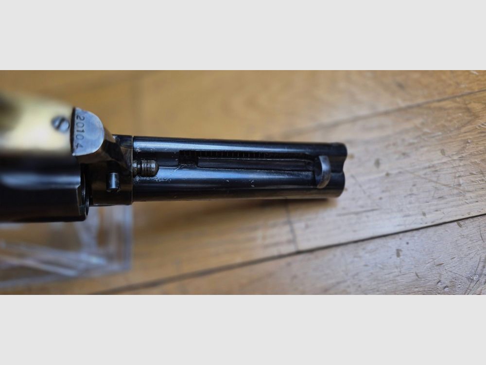 Schöner und guter Revolver Armi Jäger Typ Colt SAA 1873 — Kal. .45 Long Colt / .45LC — Waffe von 1968 (!) — Sehr schöne Verarbeitung, insbesondere aus Holz — Mechanik und Lauf einwandfrei — Schöner 100% Lederetui in TBE inklusive! — Set BE+/TBE, Bild 9 von 20