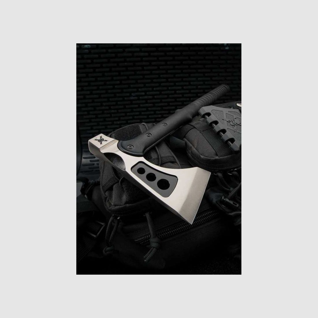 United Cutlery M48 Woodsman Axt