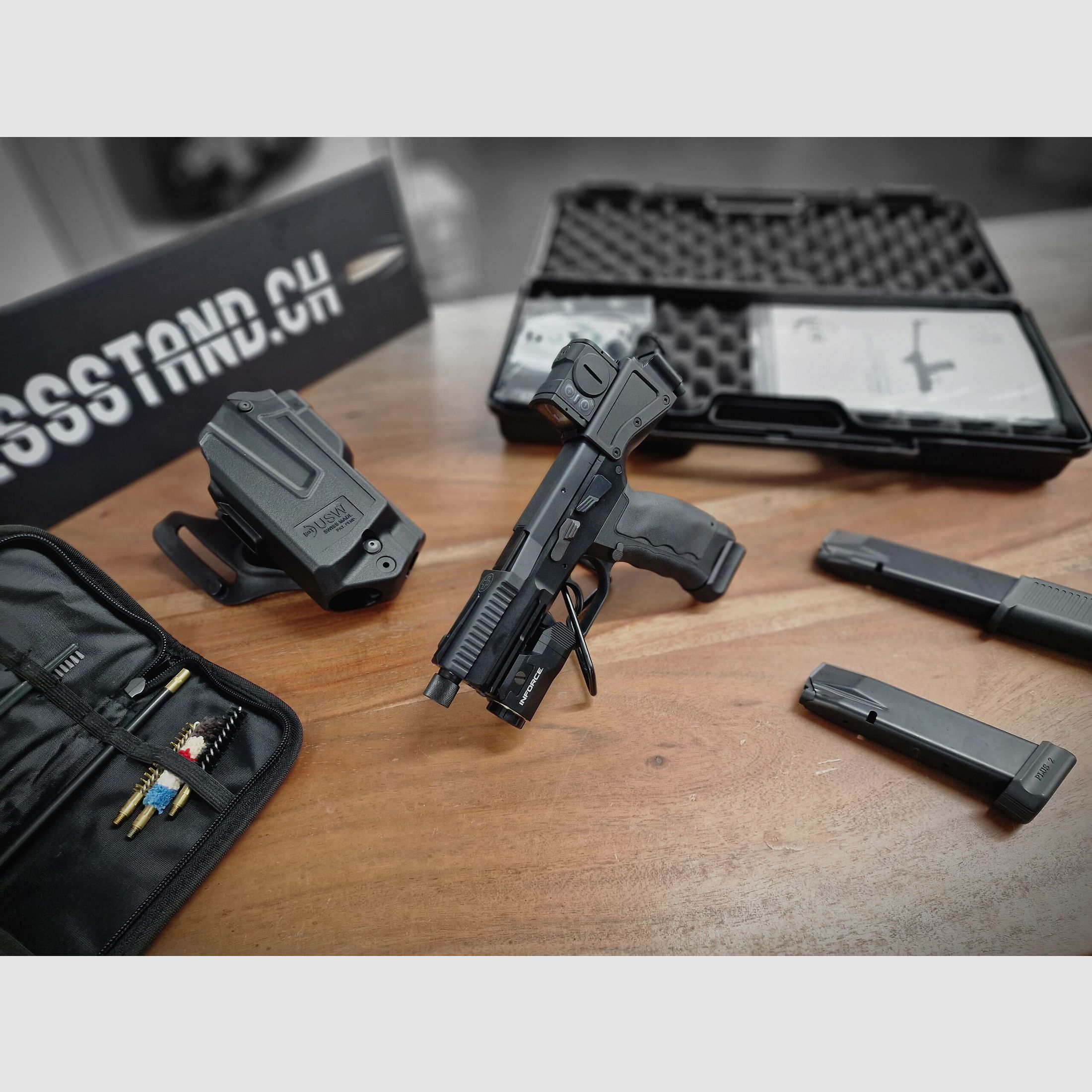 B&T – Halbauto / USW-A1 / 9mm / Mit Holster und Lampe / Klappschaft, Bild 2 von 7