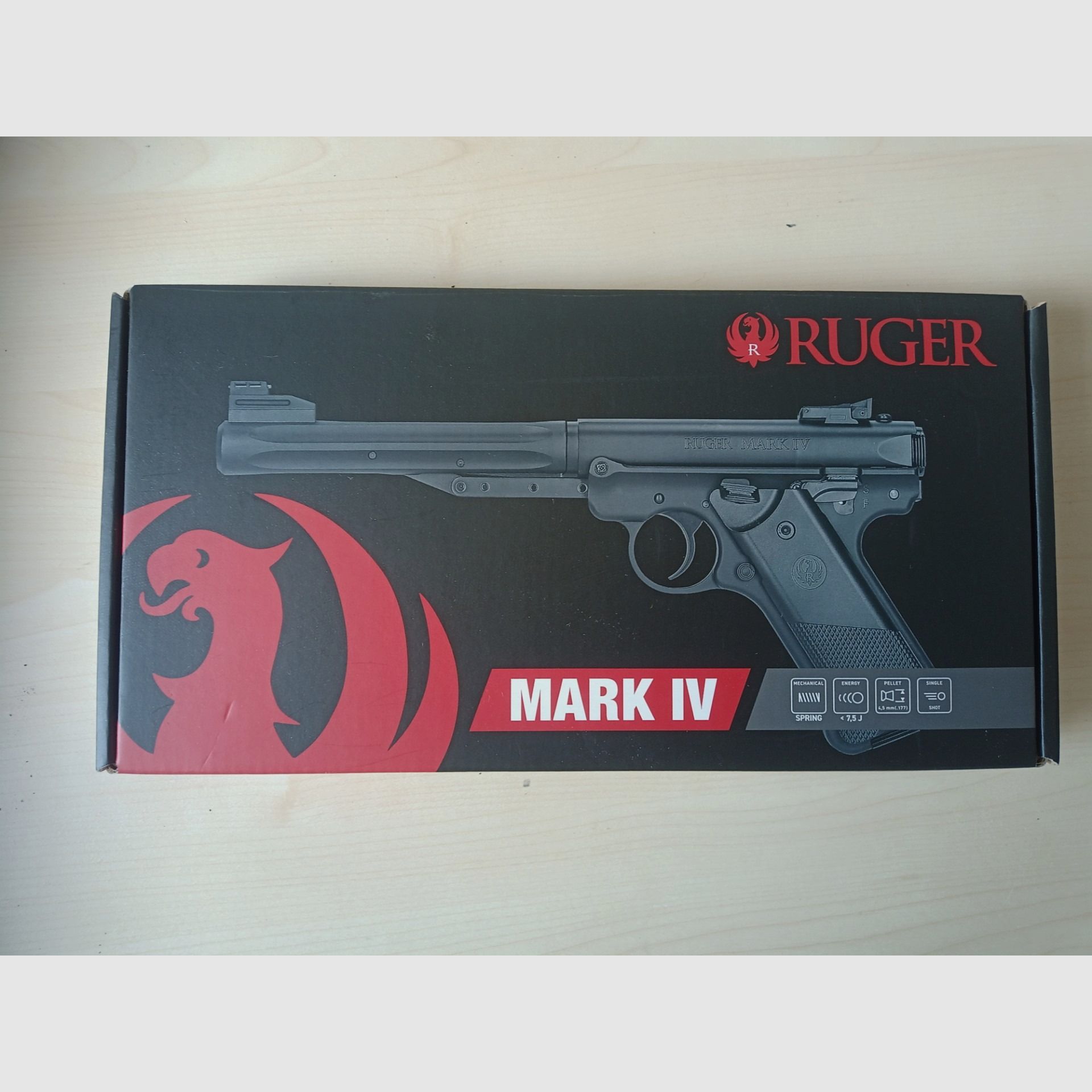 Ruger Mark IV und Record LP3 mit Kugelfang und Diabolos.
