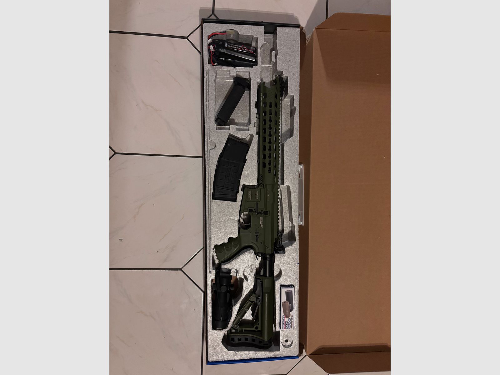 G&G GC16 Predator with ETU in Hunter Green Airsoft S-AEG from 18 with accessories