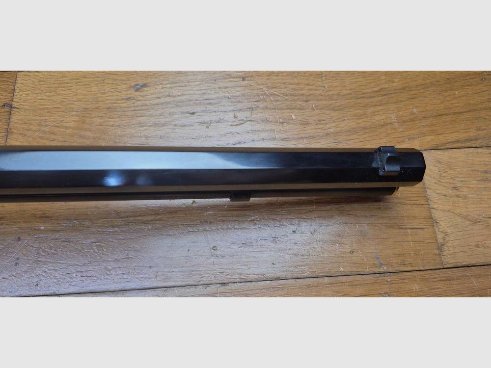 Winchester Kommemoration « Oliver F. Winchester » OFW 1894 – 19.999 Ex. – Wunderschöne Rauten – 38-55Win – Nie geschossen – Originalbox und leere Munitionbox im Modell – Zustand TBE+++, Bild 28 von 41