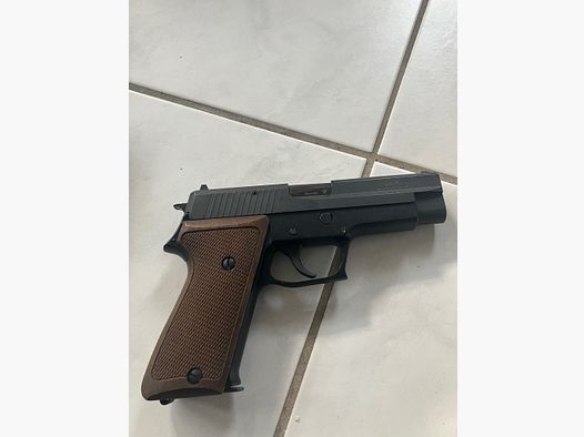 Kurzwaffen    Pistolen SIG SAUER P220 9x19mm - Neuwertig kaum geschossen - Sehr gutes Schussbild