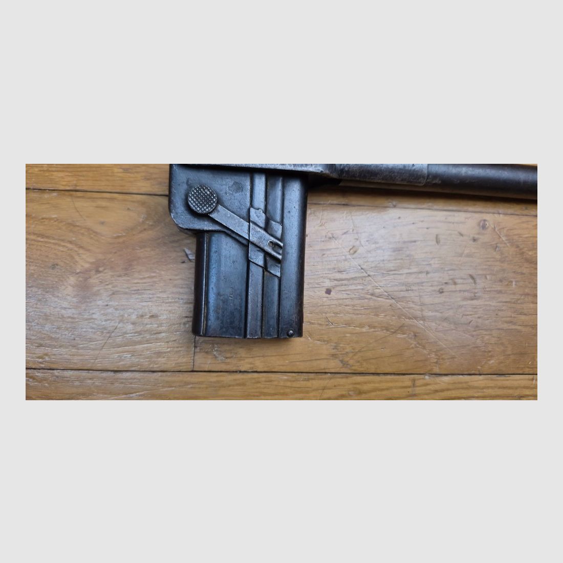 Magnifique chargette de pistolet Luger P08 – Indispensable accessoire du chargeur escargot ou « Trommel Magazin » – Rarissime Modèle AEG (le plus rare!) – Très beau poinçon et logo de fabricant – Parfait état – Pièce de collection rarissime ! – TBE+++, image 3 sur 16
