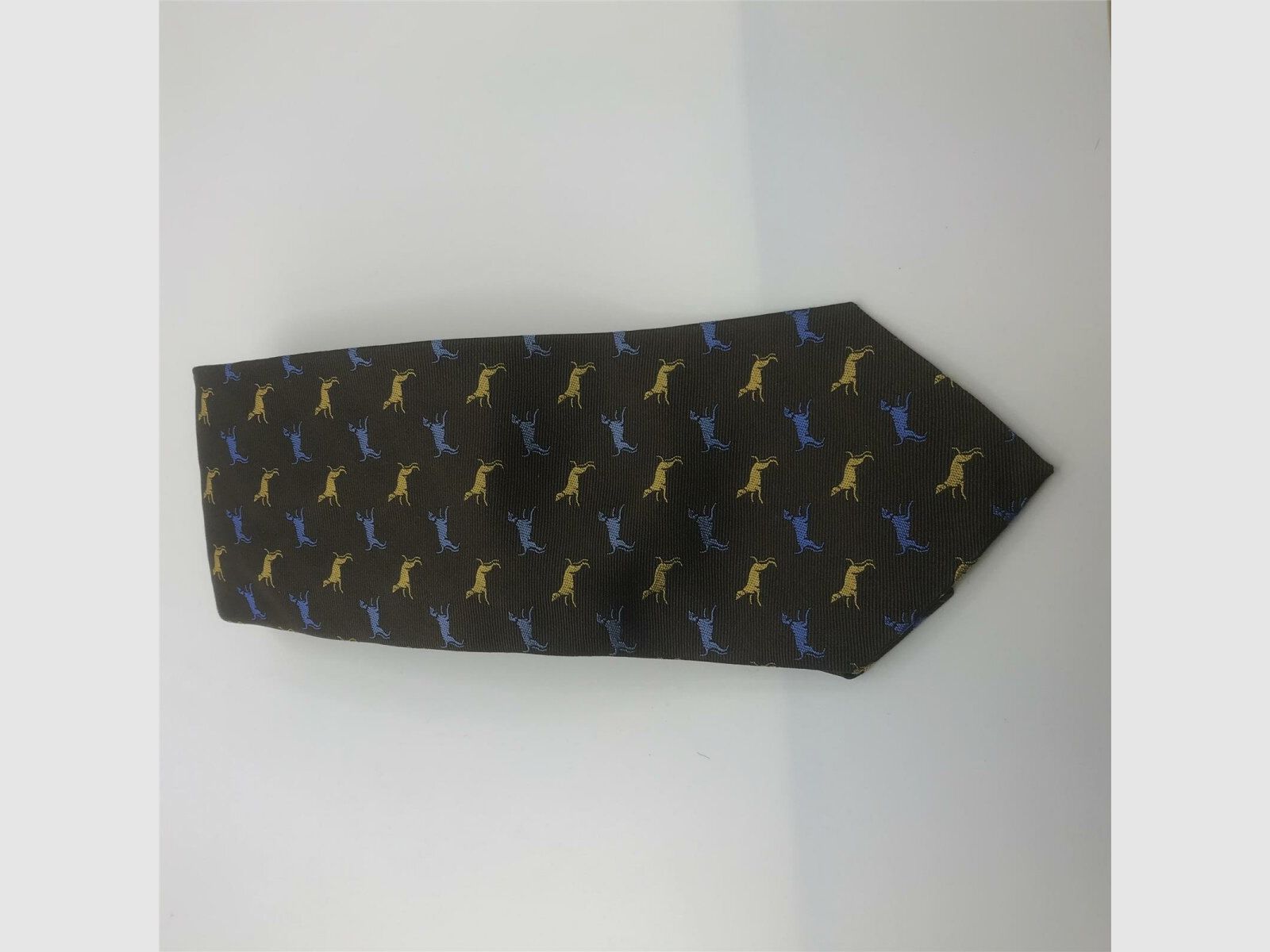 Robert Keyte Krawatka 100% jedwab ciemny brąz wzór beżowego i jasnoniebieskiego psa