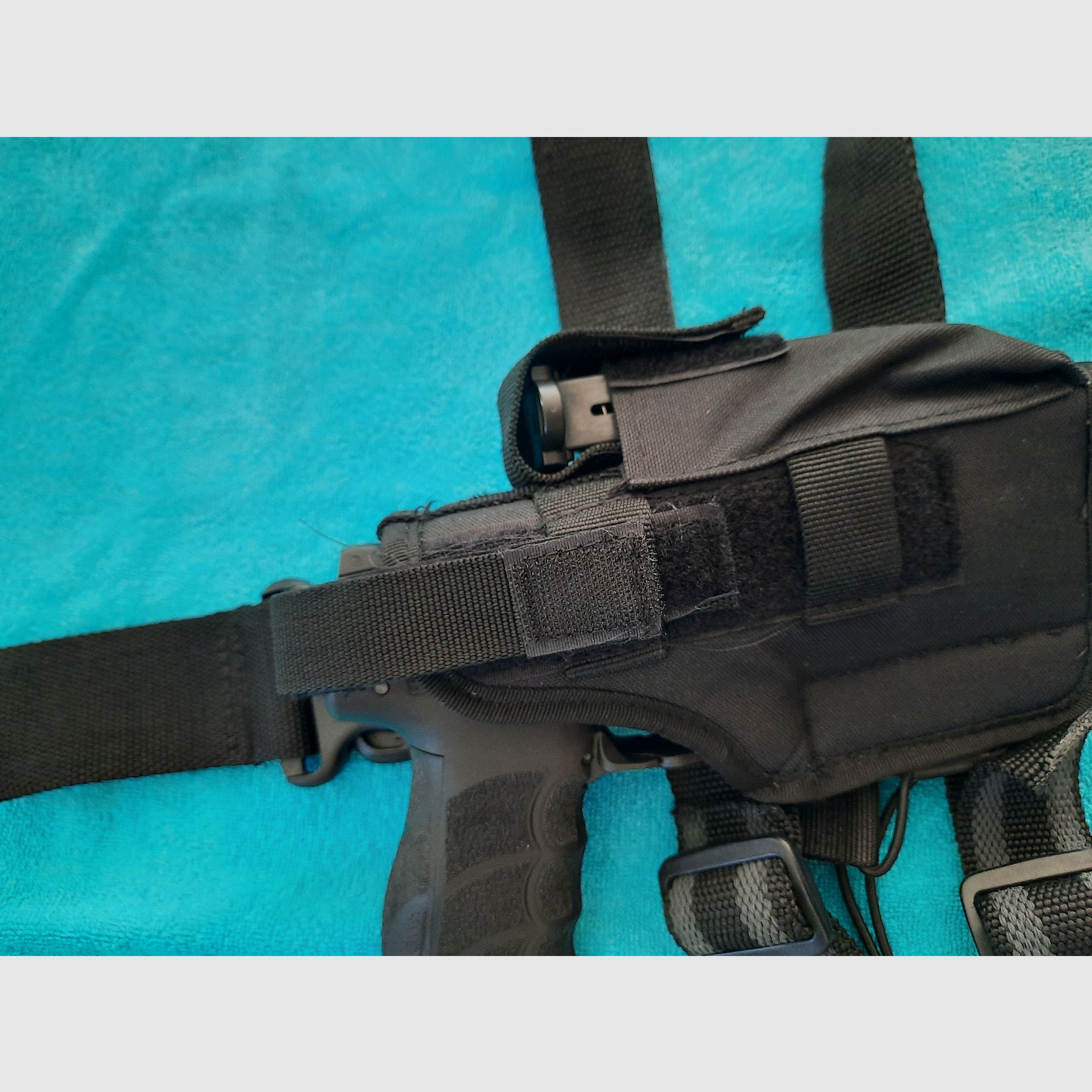 Tactical thigh holster