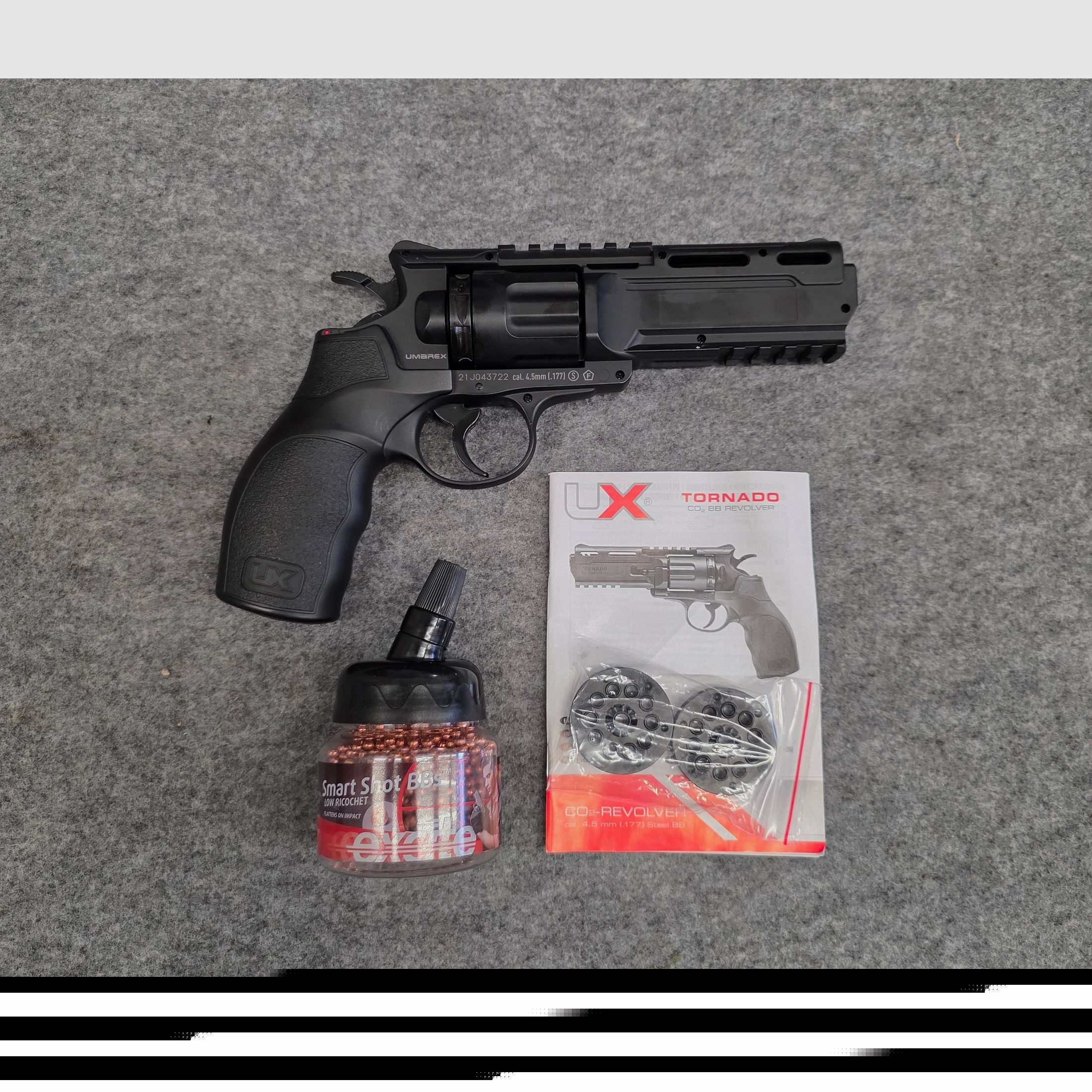 UX Tornado CO2 Revolver mit 2 extra Trommeln