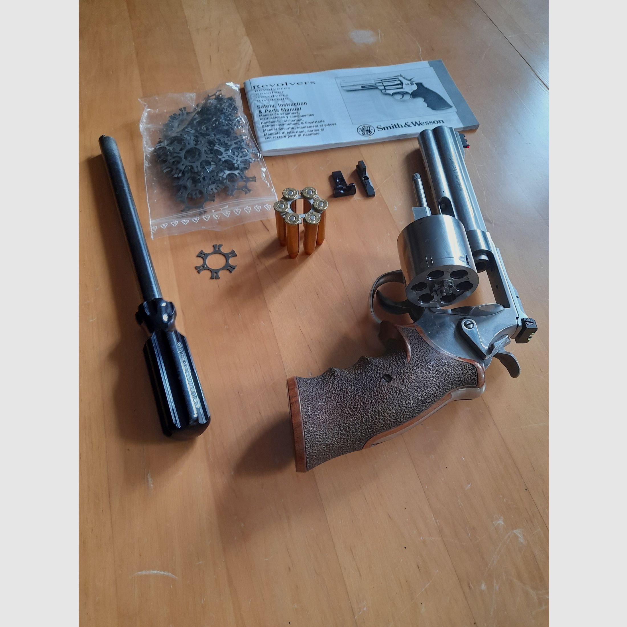 Sport revolver S&W 627 caliber: .357 Mag./.38 Special