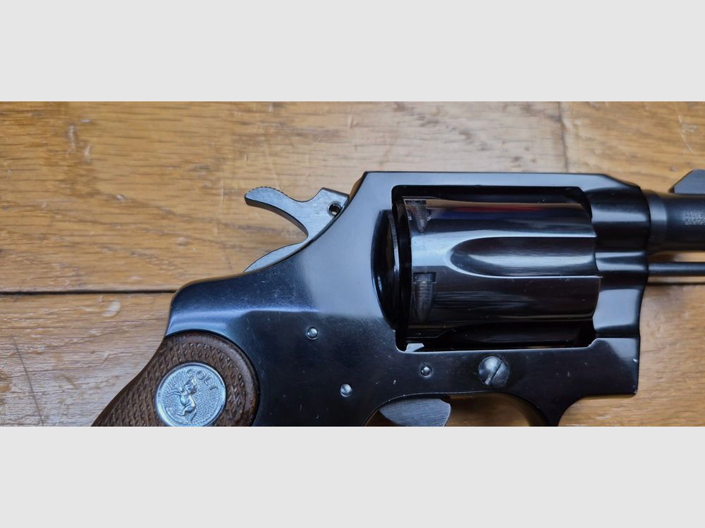 Schöner und seltener Colt Cobra – Subnose in .38 SP – Waffe von 1966 – Aluminiumrahmen – 2 Zoll Lauf mit einwandfreien Zügen – Sehr gute Mechanik und Ästhetik – Ikonische Waffe der Detektive mit großem Schnurrbart und Bodyguards – Neuwertig! TBE ++/TBE+++, Bild 20 von 22