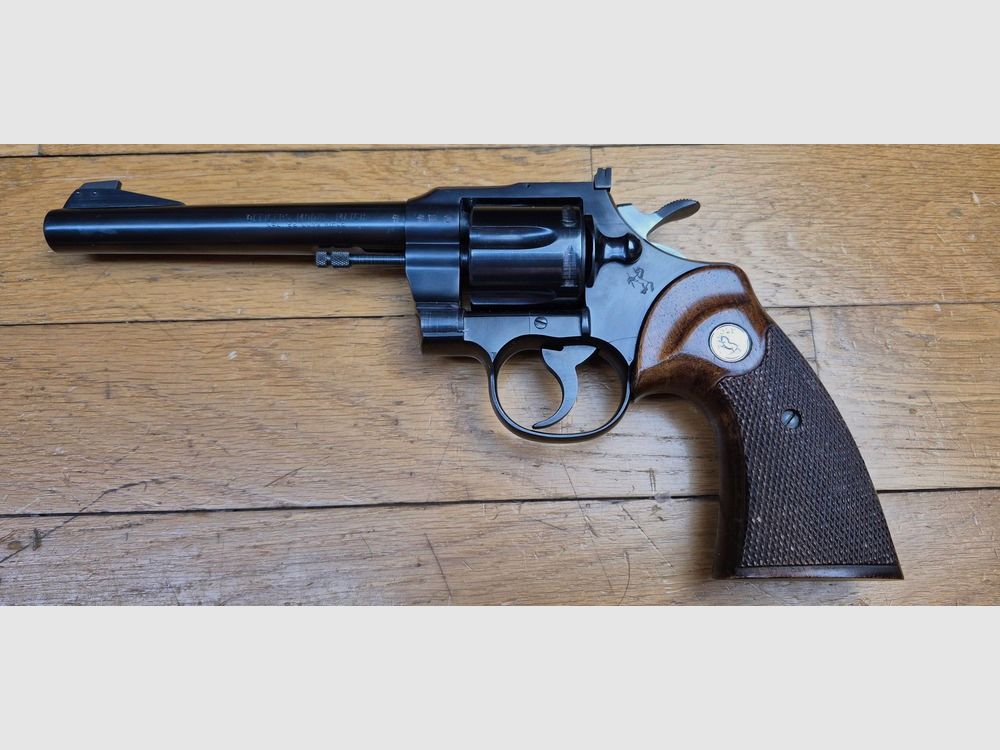 Mitico revolver Colt Officer Model Match – Cal. 22LR – Canne pesante – Arma di Hartford del 1966 – Estetica e meccanica all'avanguardia – Pezzo raro dedicato al tiro e all'allenamento in una qualità molto alta – Eccellente stato, quasi come nuovo – TBE +++, immagine 2 di 22