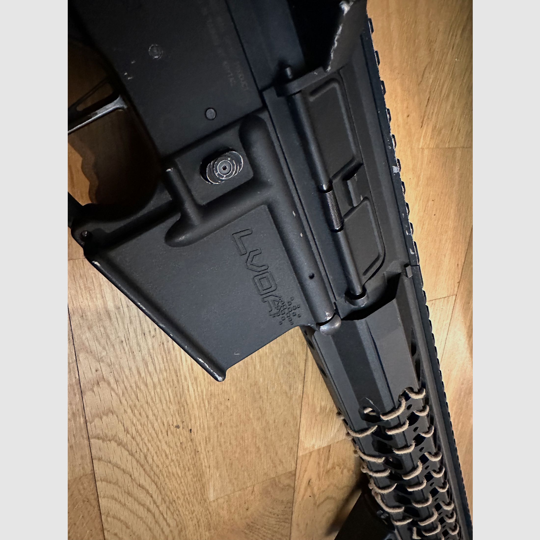 Krytac LVOA mit Magazinen, Tasche und Griff