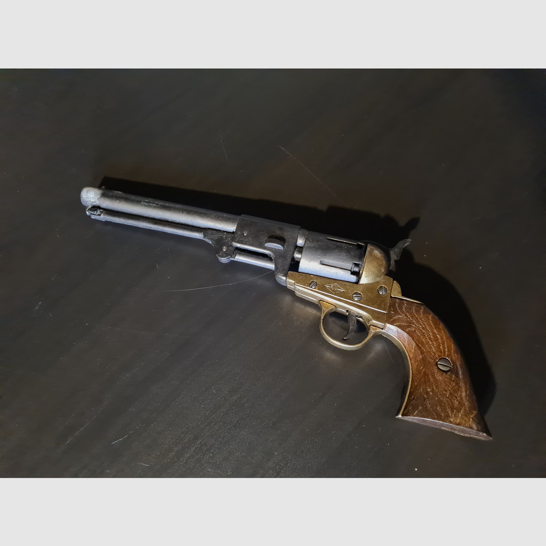 Colt Dragoon Dekowaffe