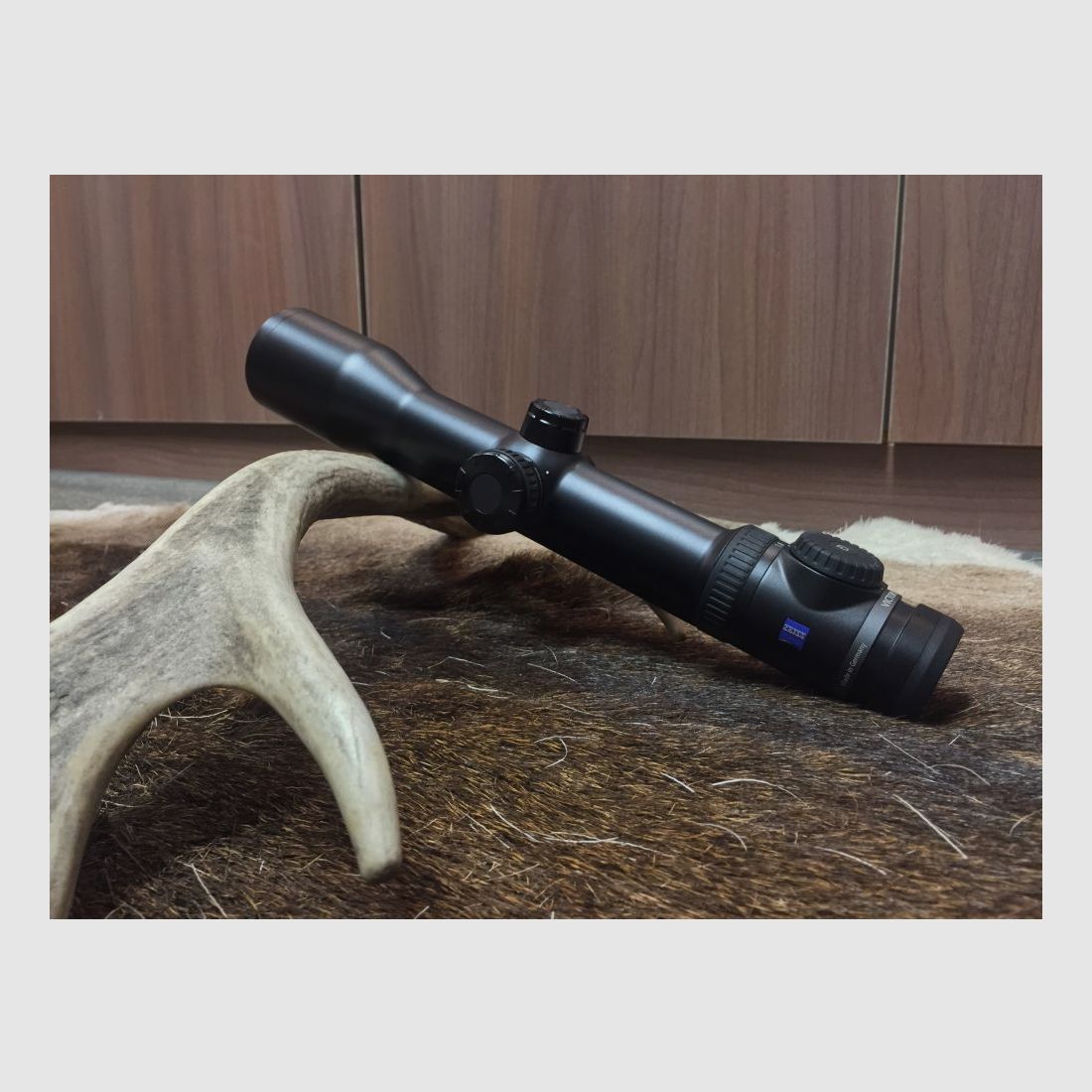 Zeiss Victory V8 1,8-14x50 M, met rail