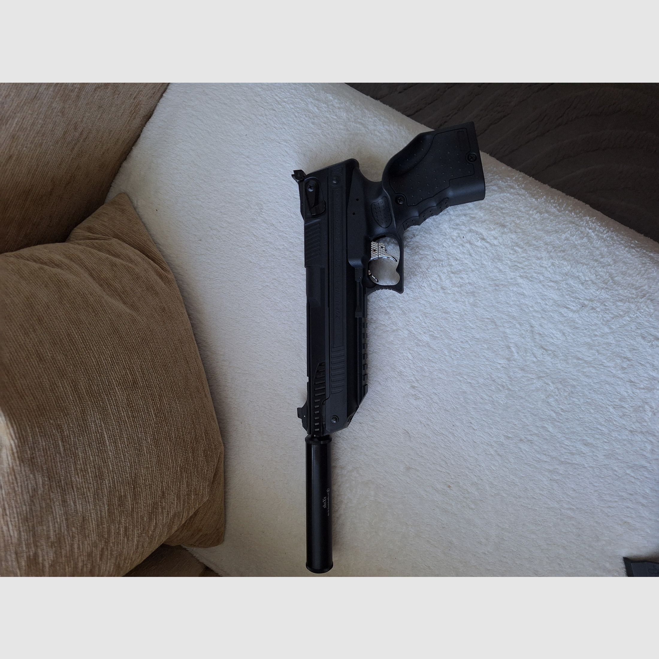 Zoraki Luftpistole 4,5mm mit Schalldämpfer 