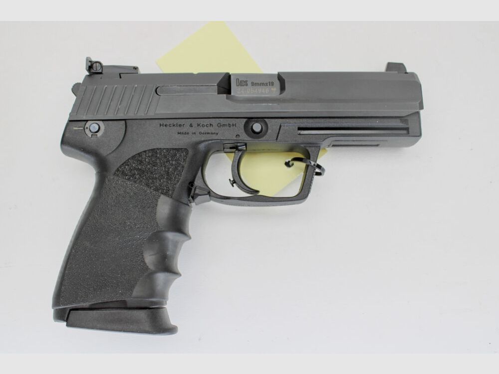 Pistole H&K HK USP Kaliber 9mm Luger mit 2 Magazinen 9mmLuger