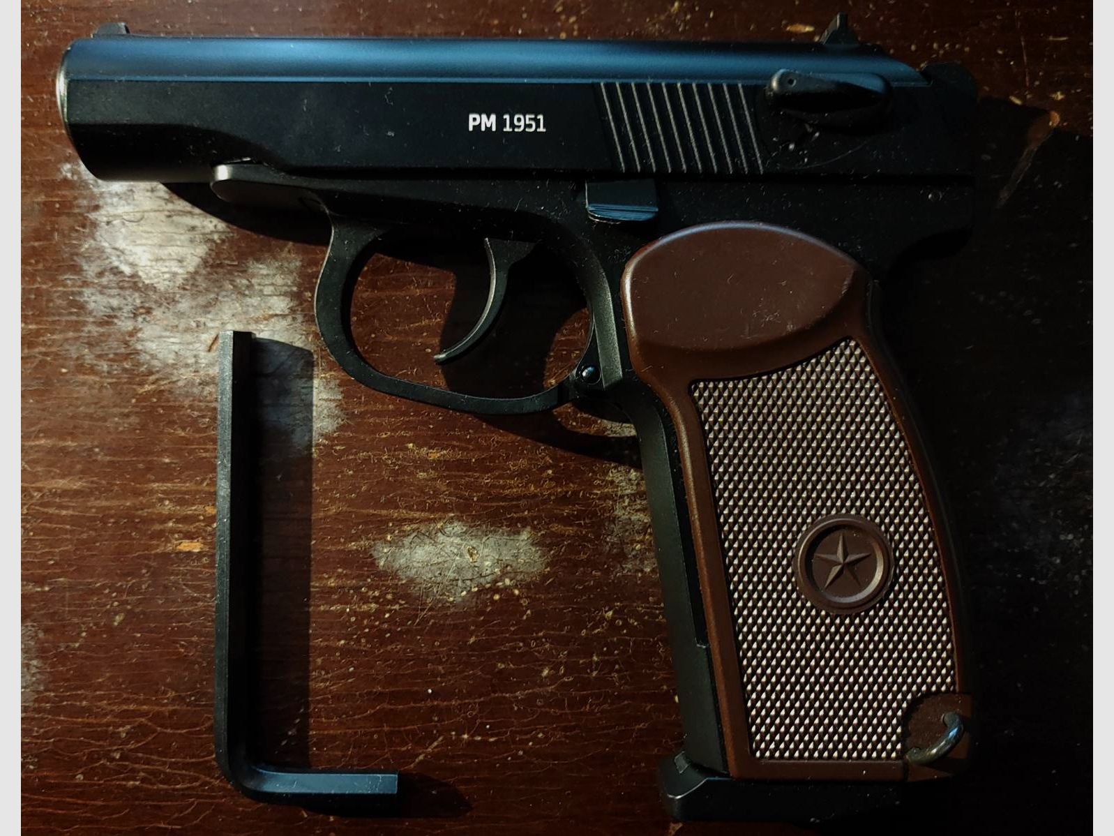 Gletcher PM 1951 - Makarov Nachbau - CO2 Luftpistole - Neu
