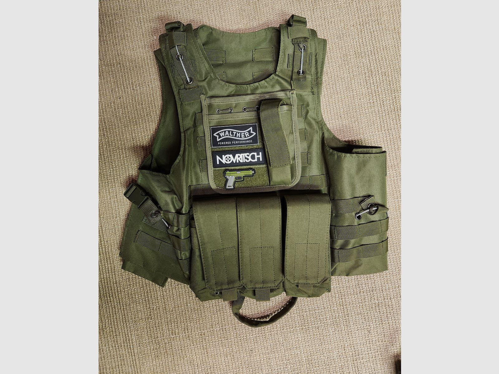 Airsoft SSR4, SSG69, Beretta M92 mit Zubehör und Plattenträger Set