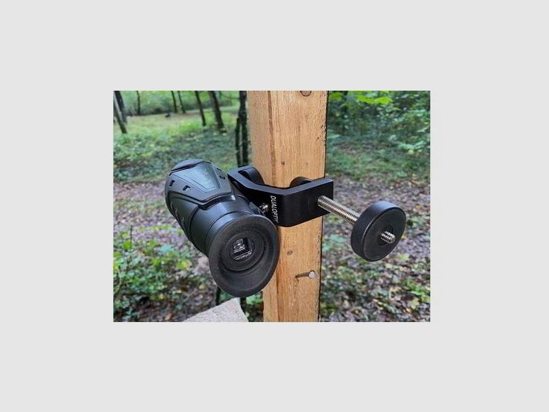 Dual optics universal clamp, image 3 of 4