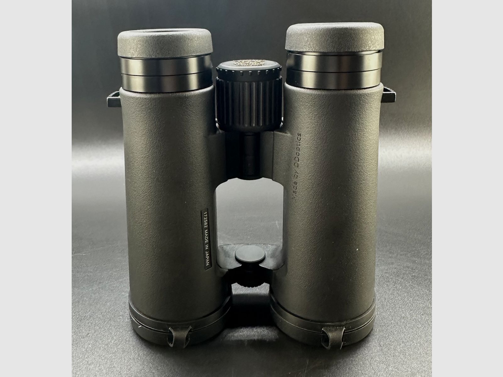 BWare DDoptics 440100103 binoculars HDS 10x42 with case and carrying strap BWare