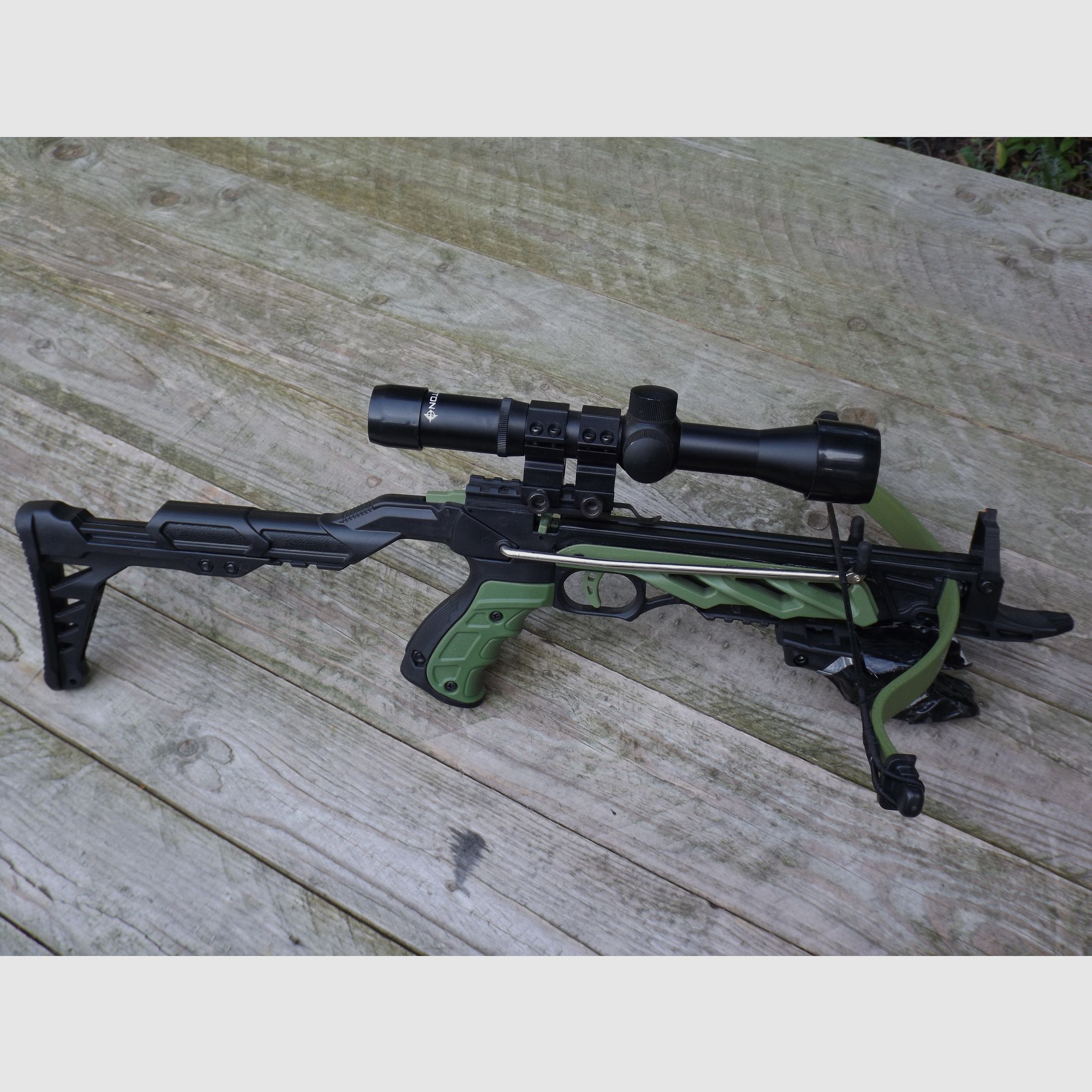 Man Kung Alligator 80 IBS pistola de ballesta con mira telescópica como nueva
