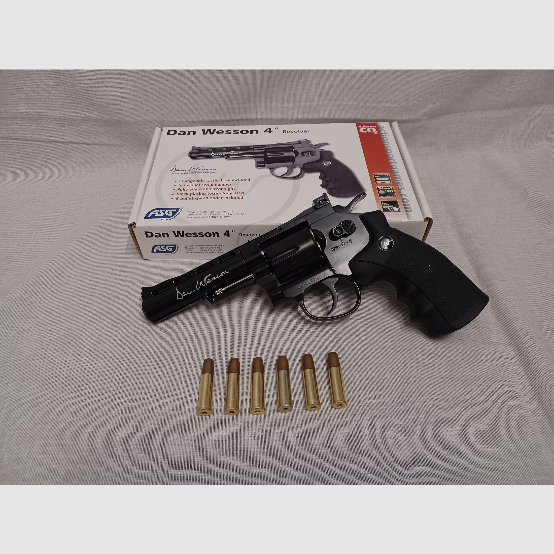 Dan Wesson 4" schwarz / 4,5 mm BB / CO2 / Revolver / OVP (114).