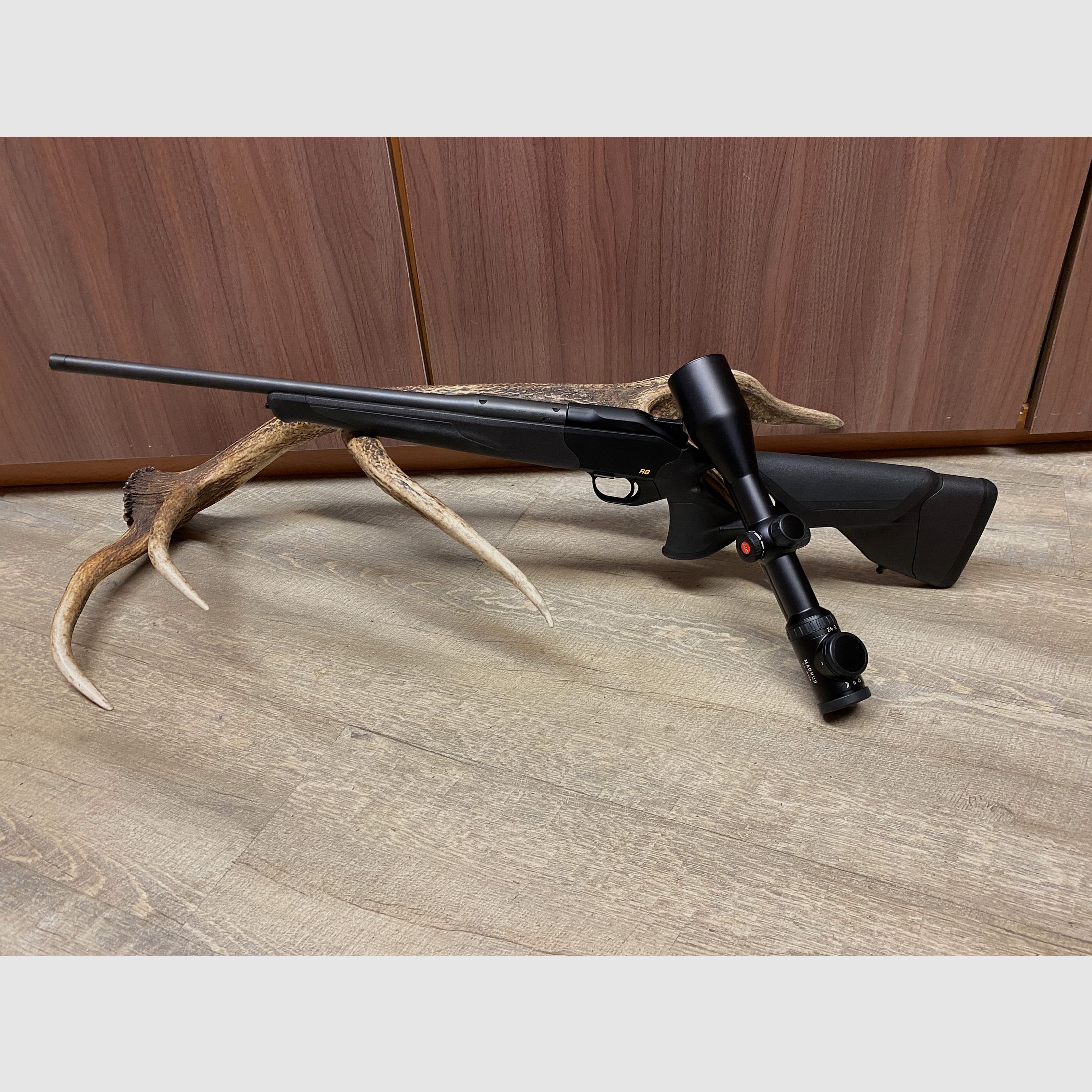 Blaser R8 Ultimate, mit Leica Magnus 2,4-16x56 i, mit Schiene