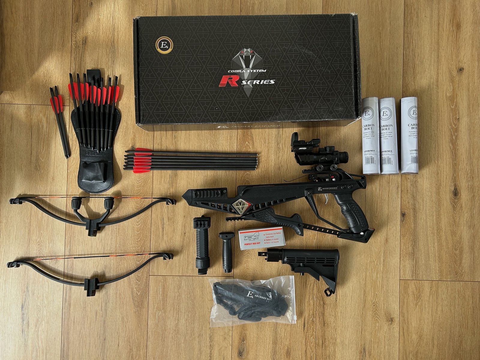EK Archery Cobra R9 Deluxe 90 lbs + 130lb Wurfarme & viel Zubehör