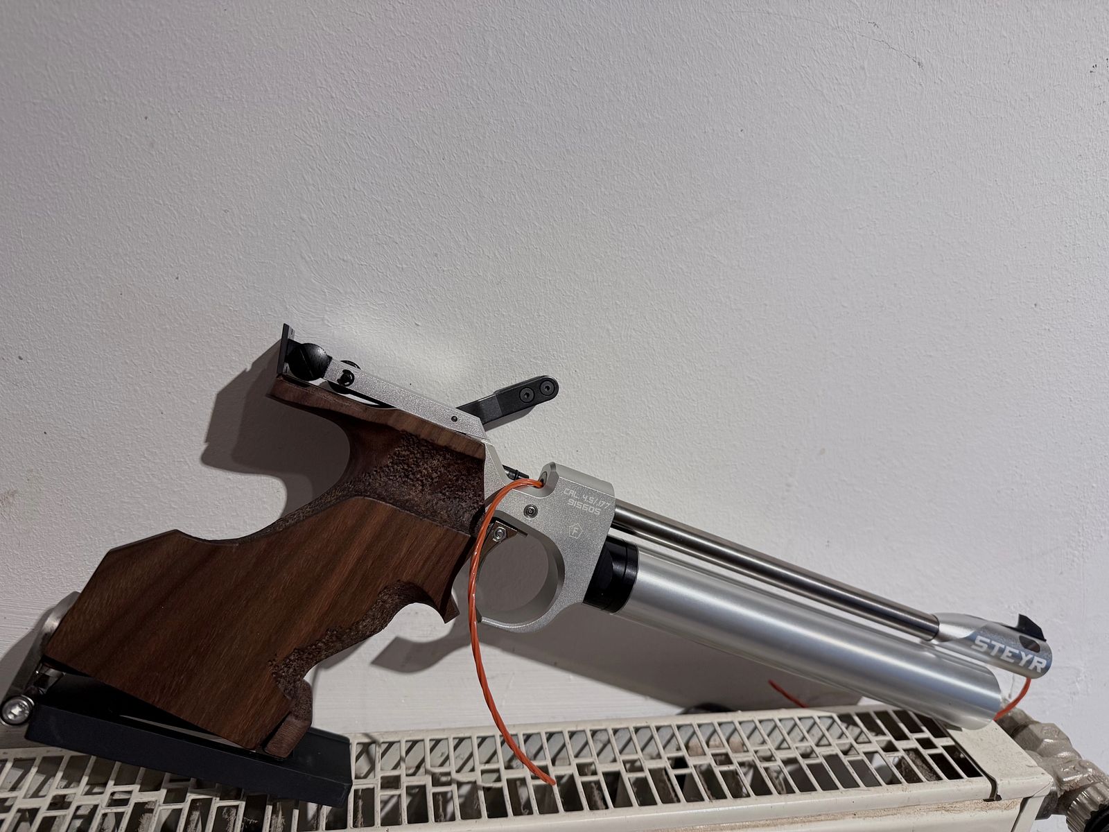 Steyer air pistol LP2 left