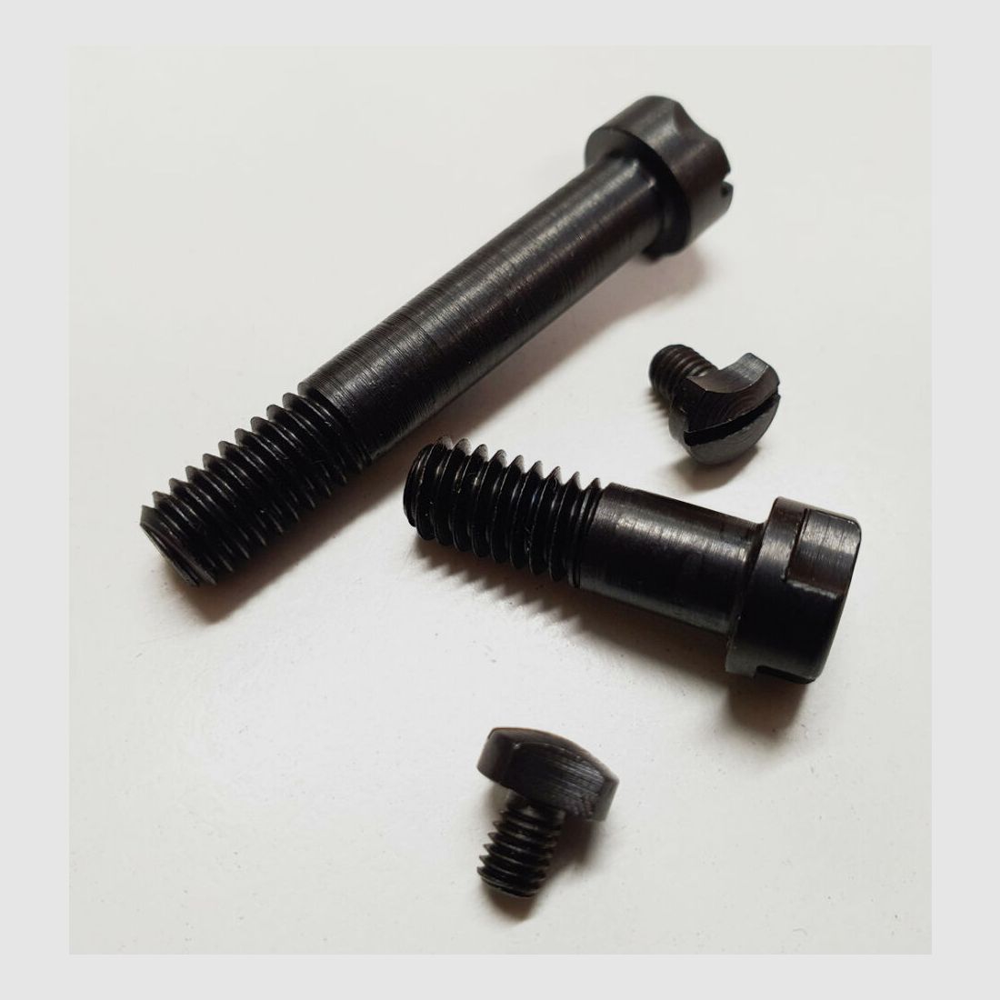 Schwaben Arms GmbH Set di viti Mauser K98 2x vite di sistema / vite di cassa (corta/lunga) 2x vite di sicurezza