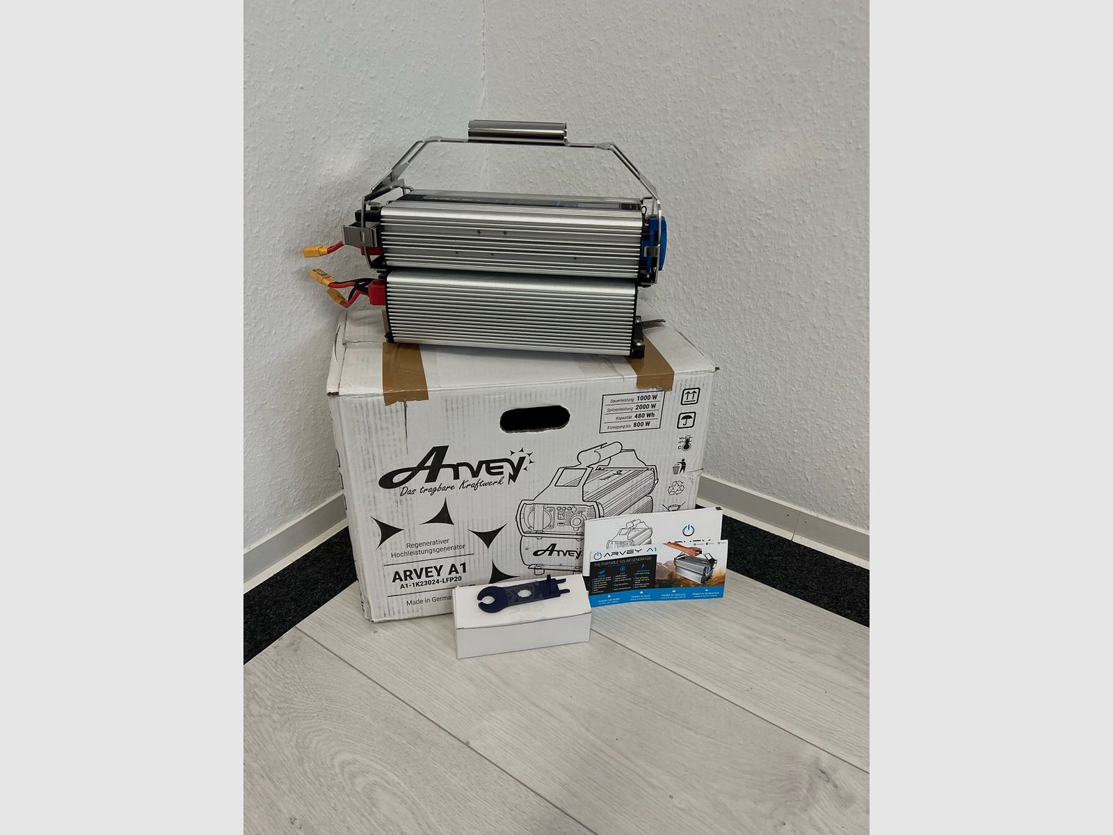 AXSOL ARVEY A-Serie 1000 A1 Batterie de secours 230 V appareil de base, y compris batterie LiFePO4 de 20 Ah et poignée