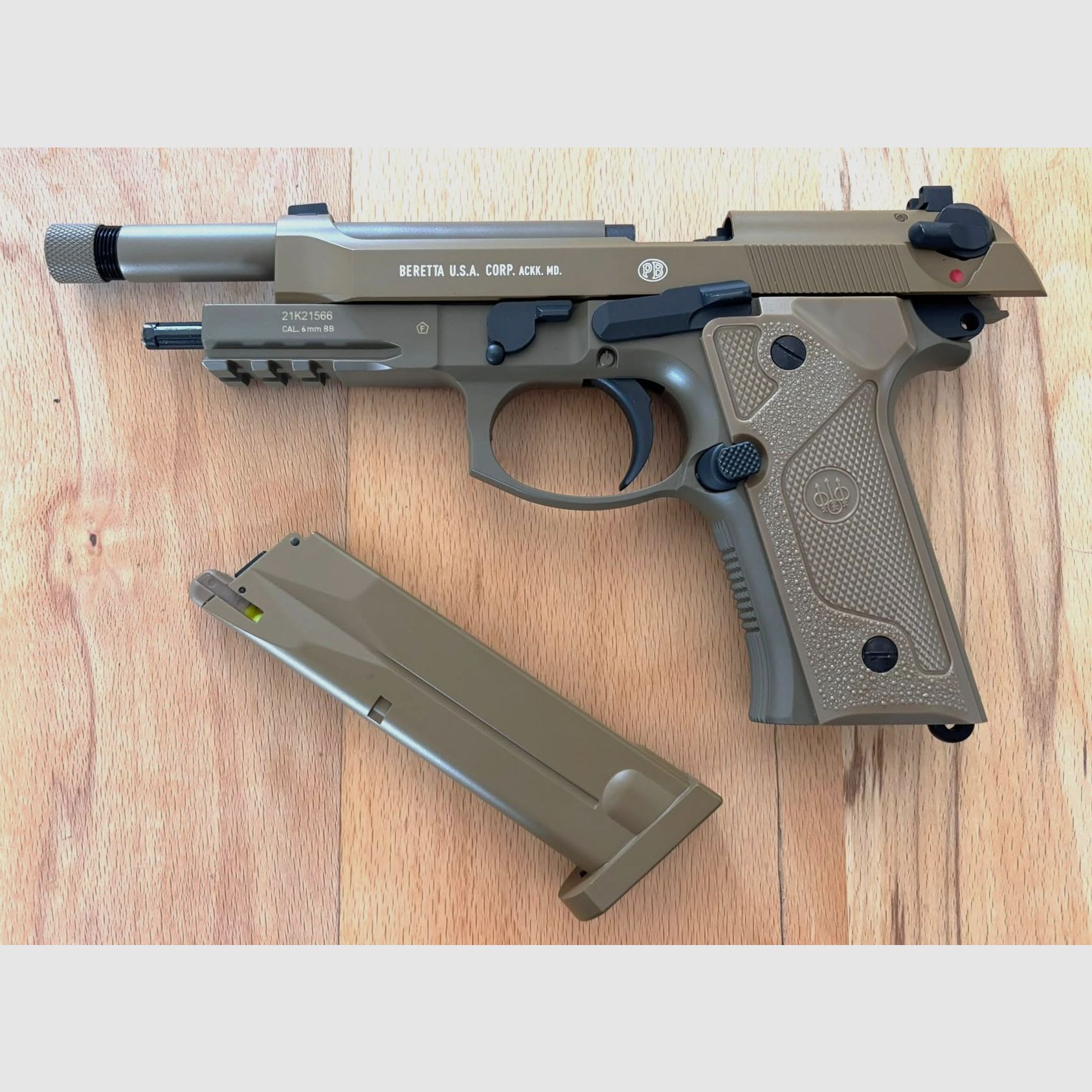Beretta 6 mm BB Co2 in tarn Full Blowback