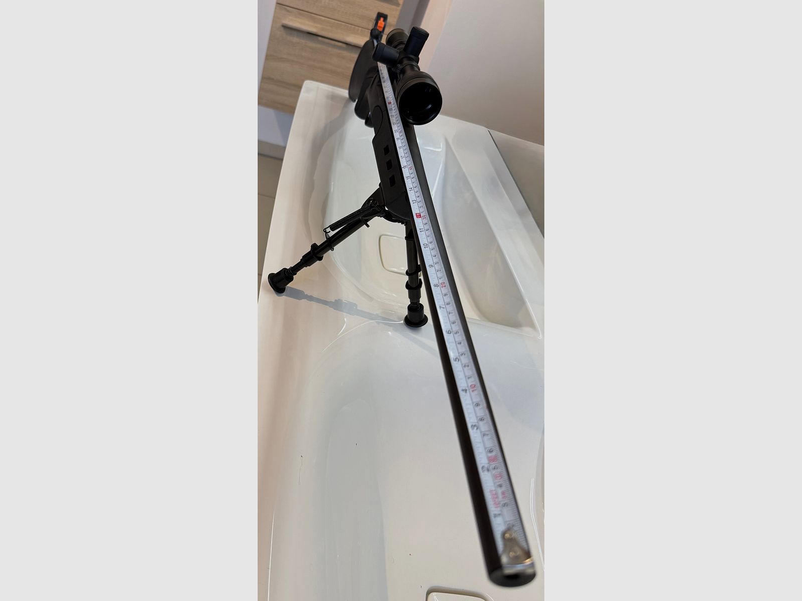 Fucile a ripetizione Remington 700 in calibro .223 REM con ottica Leupold 6–18 VX-II