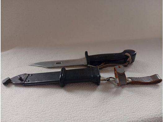 Sidearm/Bayonet orig. NVA, with wire cutter, leather strap, belt strap