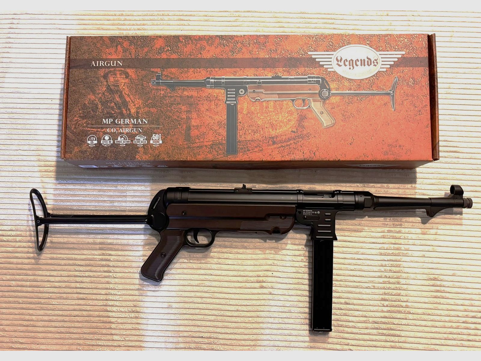 Umarex MP 40 submachine gun in 4.5 mm BB like new with F